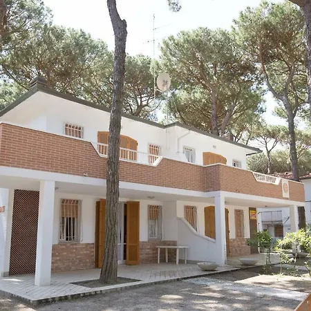 Holiday Homes Marina Ferienhaus